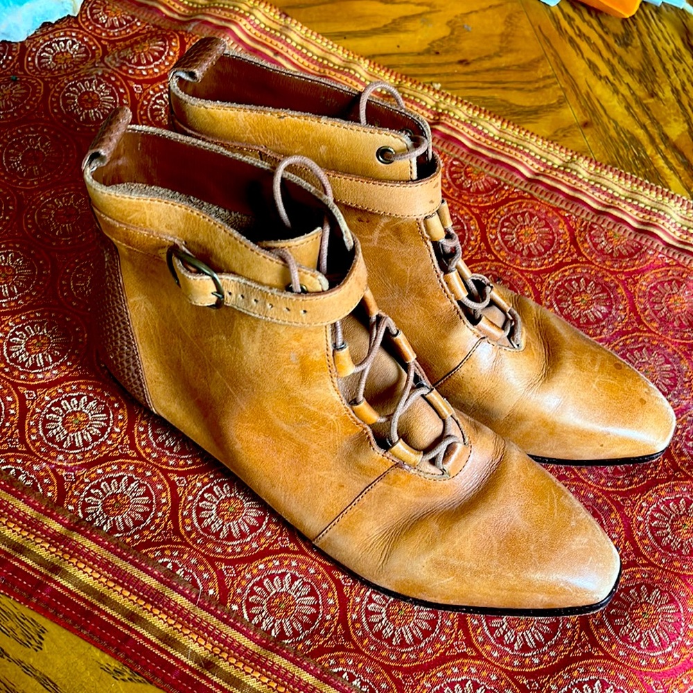 Vintage 80’s Beautiful Brazilian ✨ FanFares Leather Sole Booties size 7B